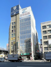 三栄御堂筋ビルの外観
