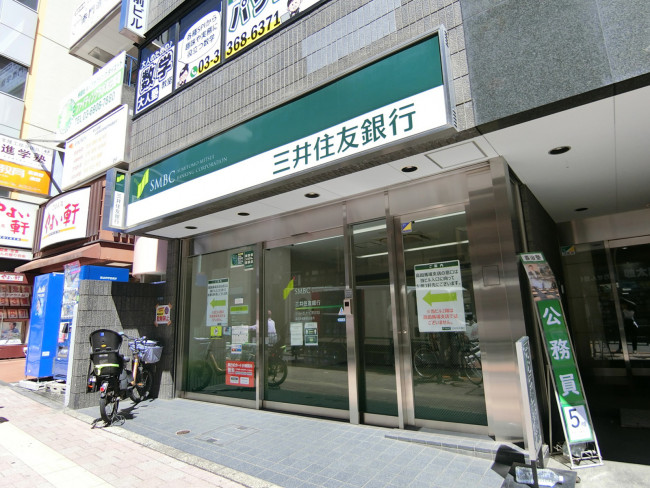 1階の三井住友銀行ATMコーナー