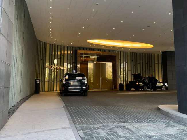 併設されているインターコンチネンタルホテル大阪出入口