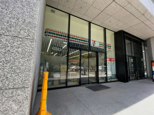 1階のセブンイレブン 梅田曽根崎警察署前店