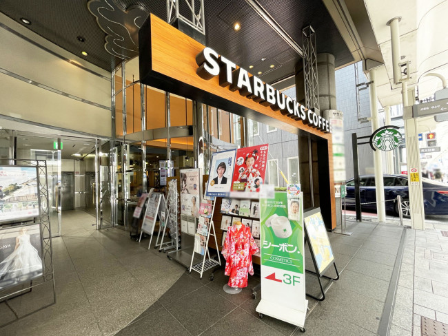 1階のスターバックス コーヒー 京都四条通ヤサカビル店