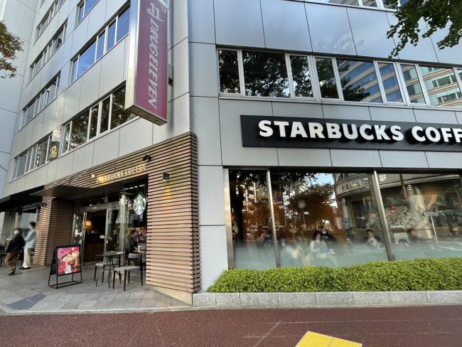 1階のスターバックスコーヒー福岡赤坂門店