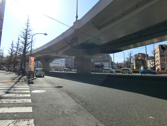 五反田HSビル前面の東京丸子横浜線