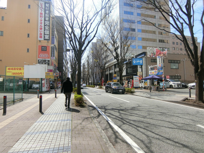 KDX新横浜ビル前面のアリーナ通り