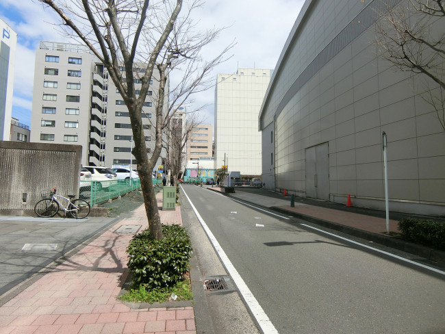 AR新横浜ビル前面の通り