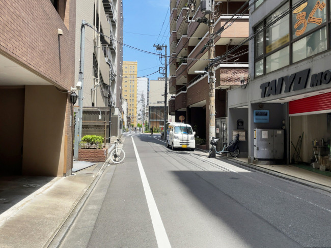 上野Sビル前面の通り