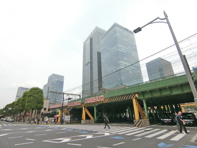 東京ビルディングは馬場先通り沿いに立地