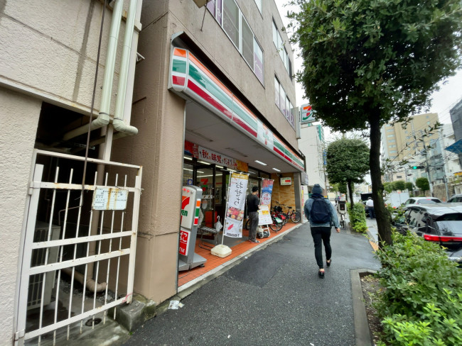 徒歩3分のセブンイレブン 新宿岩戸町店