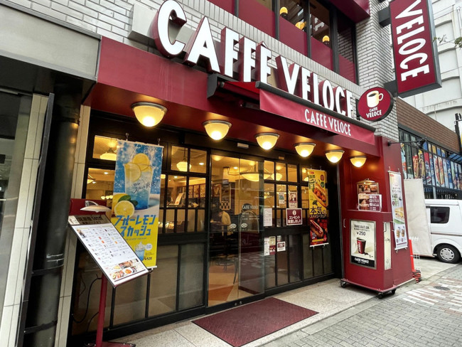 至近のカフェ・ベローチェ南新宿店
