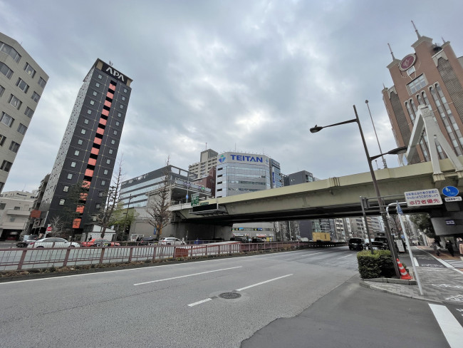 GM-3ビル前面の昭和通り
