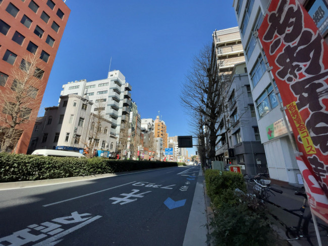 東京ビル前面の通り