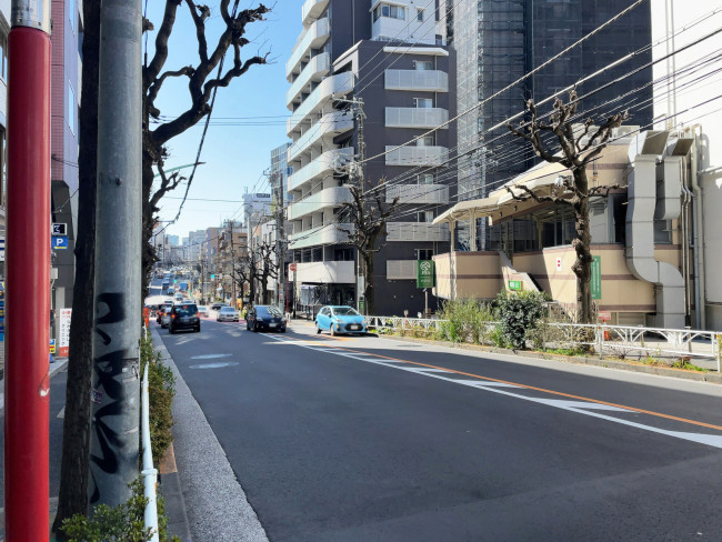 TOKYO CENTRAL SHIBUYA前面の八幡通り