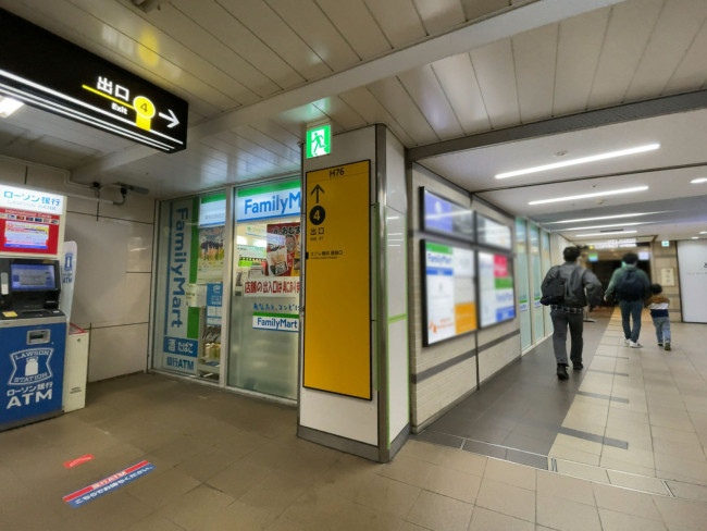 徒歩2分のファミリーマート 東梅田駅前店