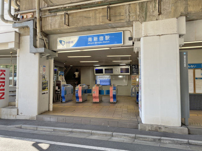 最寄りの「南新宿駅」