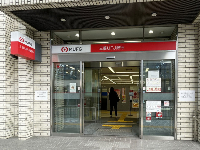徒歩2分の三菱UFJ銀行江坂支店