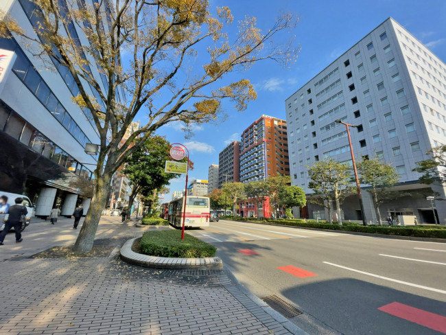 福岡祇園第一生命ビルディング前面の大博通り