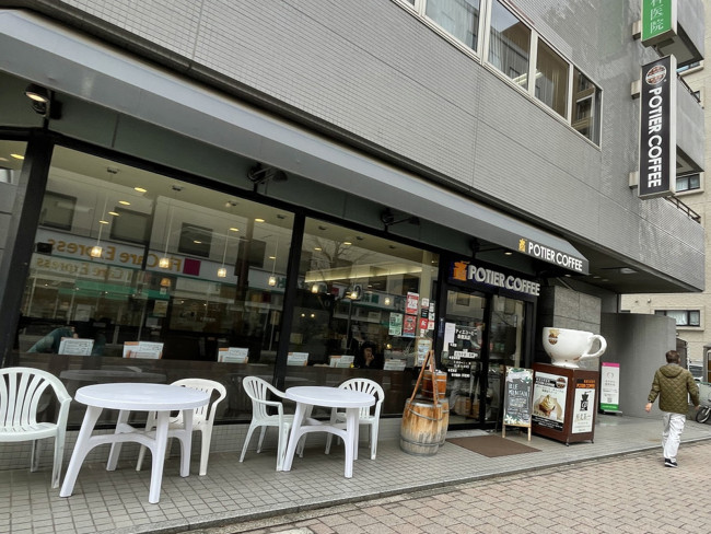 並びのポティエコーヒー新横浜店