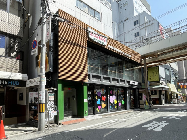 同じ通りにあるクリスピー・クリーム・ドーナツ 北心斎橋店