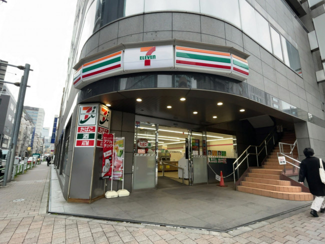徒歩1分のセブンイレブン 神田専大通り店