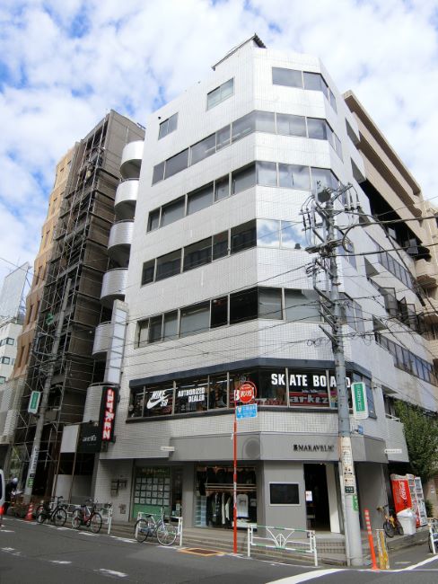Jingumae SR Building Exterior