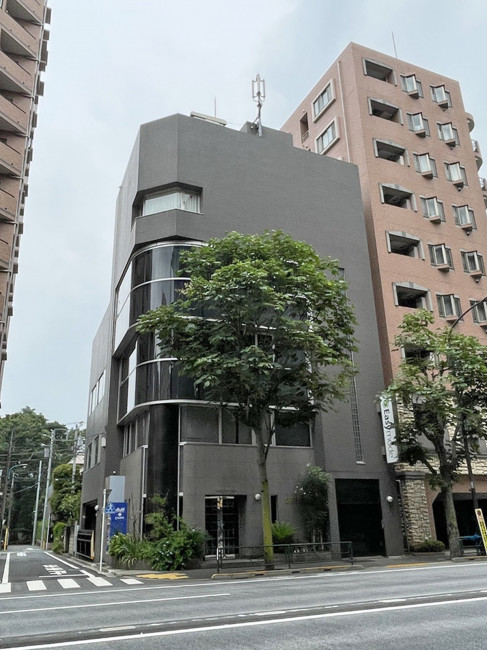 スタッフハウスビル