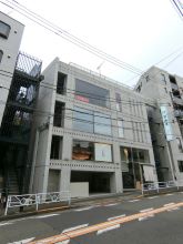 WARNERビルの外観