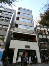 龍公亭ビルの外観