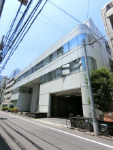 西新宿三晃ビルの外観