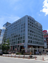 ヨドバシ新宿西口駅前ビルの外観