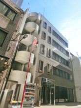 アソルティ西新宿ビルの外観