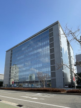 国際健康開発センタービルの外観