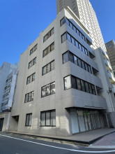 芝前川ビルの外観