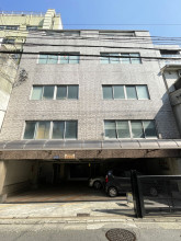 岡本鏡店ビル西館の外観