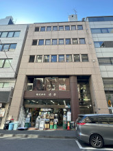 直平ビルの外観