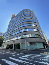 東貨ビルの外観