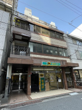 和本社ビルの外観