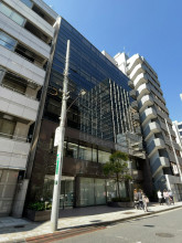 日土地西新橋ビルの外観