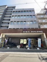 K・M・Gビルの外観