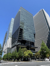 東京サンケイビルの外観
