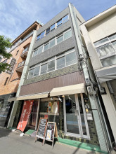 岡山ビルの外観