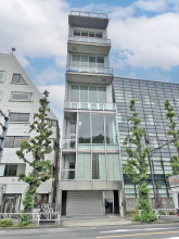 8×Hビルの外観
