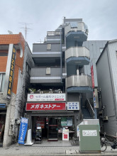 フラット-1の外観