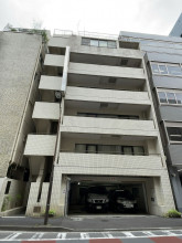 麹町保坂ビルの外観