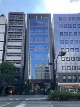 日成建設ビルの外観