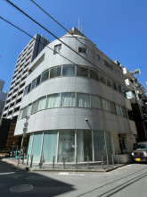 青山アイビスビルの外観