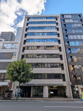 都市ビルの外観