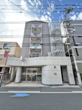 アマデウス21ビルの外観