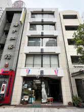 信ビルディングの外観