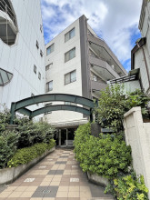 ゴム産業会館の外観