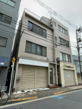 三進ビルの外観